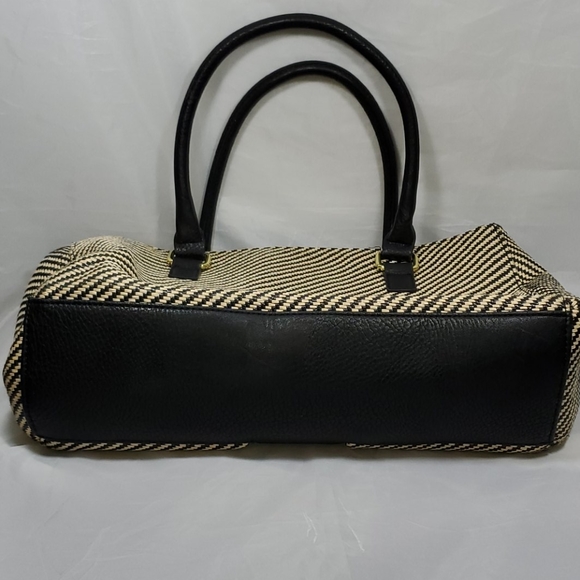 Olivia + Joy Shoulder Bag - Picture 15 of 16